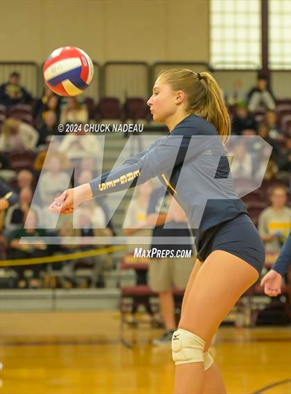 Thumbnail 1 in Barrington vs. Middletown (RIIL Division II State Final) photogallery.