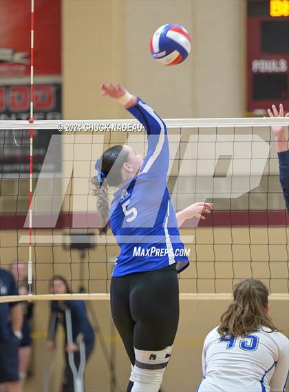Thumbnail 2 in Barrington vs. Middletown (RIIL Division II State Final) photogallery.