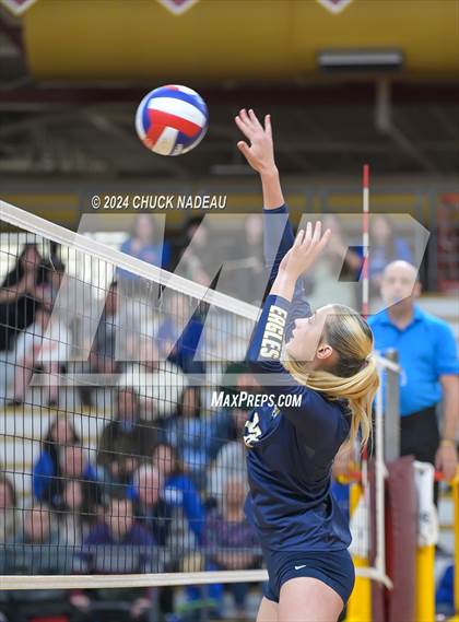 Thumbnail 1 in Barrington vs. Middletown (RIIL Division II State Final) photogallery.