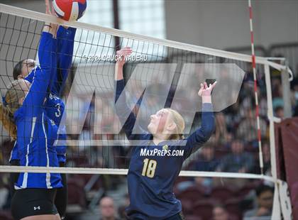 Thumbnail 2 in Barrington vs. Middletown (RIIL Division II State Final) photogallery.