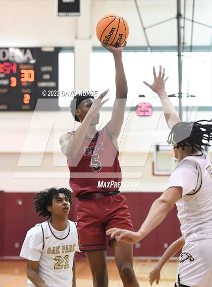Thumbnail 2 in Oak Park vs. St. Pius X-St. Matthias Academy photogallery.