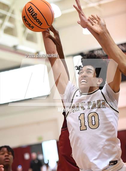 Thumbnail 2 in Oak Park vs. St. Pius X-St. Matthias Academy photogallery.
