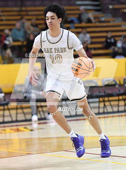 Thumbnail 2 in Oak Park vs. St. Pius X-St. Matthias Academy photogallery.