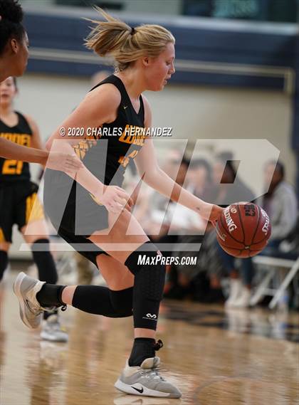 Thumbnail 2 in Woden vs. Grapeland (UIL 2A Regional Final) photogallery.