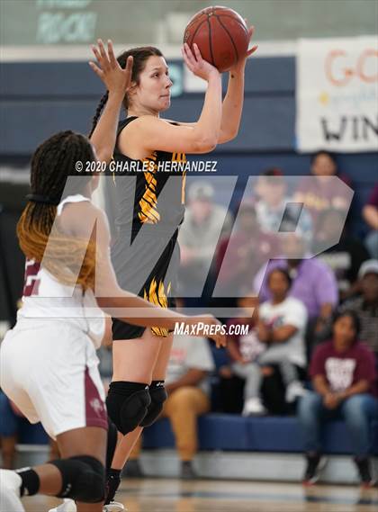 Thumbnail 2 in Woden vs. Grapeland (UIL 2A Regional Final) photogallery.