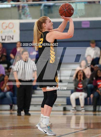 Thumbnail 1 in Woden vs. Grapeland (UIL 2A Regional Final) photogallery.