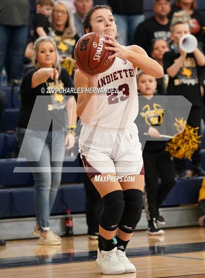 Thumbnail 2 in Woden vs. Grapeland (UIL 2A Regional Final) photogallery.