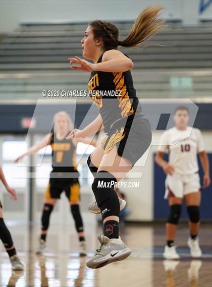 Thumbnail 3 in Woden vs. Grapeland (UIL 2A Regional Final) photogallery.