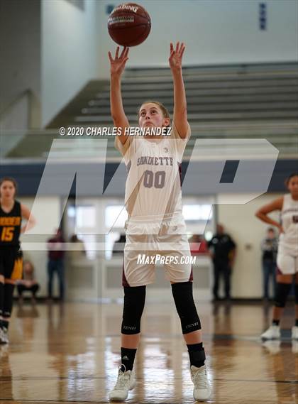 Thumbnail 2 in Woden vs. Grapeland (UIL 2A Regional Final) photogallery.