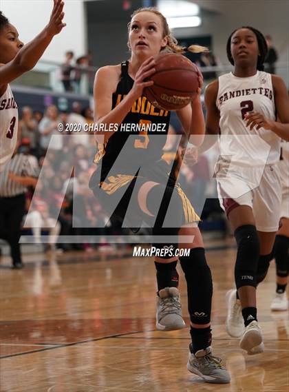 Thumbnail 1 in Woden vs. Grapeland (UIL 2A Regional Final) photogallery.