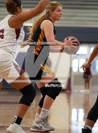 Thumbnail 3 in Woden vs. Grapeland (UIL 2A Regional Final) photogallery.