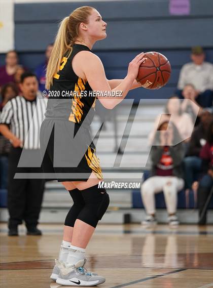 Thumbnail 3 in Woden vs. Grapeland (UIL 2A Regional Final) photogallery.