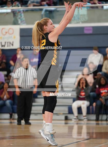 Thumbnail 2 in Woden vs. Grapeland (UIL 2A Regional Final) photogallery.