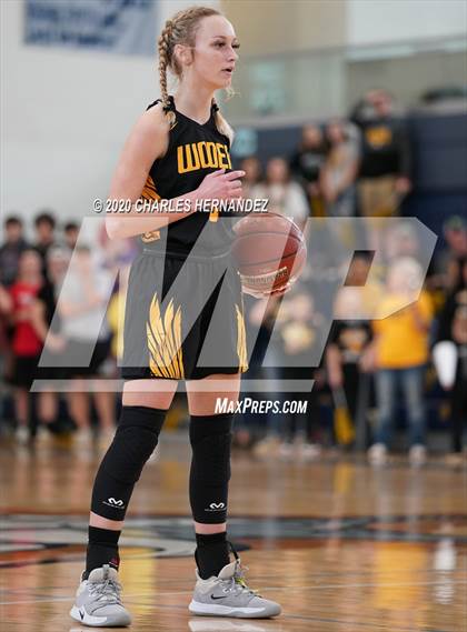 Thumbnail 1 in Woden vs. Grapeland (UIL 2A Regional Final) photogallery.