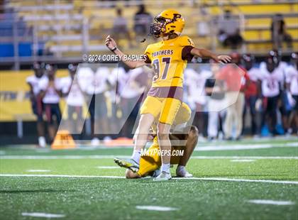Thumbnail 3 in Perry vs. Baldwin photogallery.