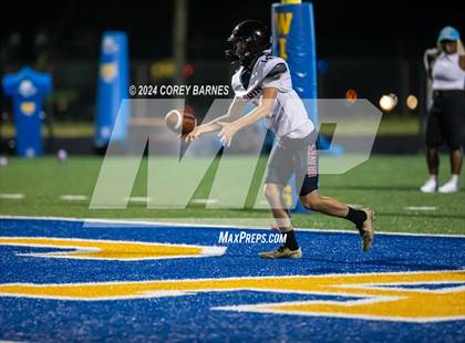 Thumbnail 2 in Perry vs. Baldwin photogallery.