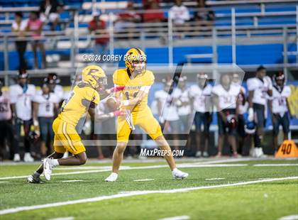 Thumbnail 3 in Perry vs. Baldwin photogallery.