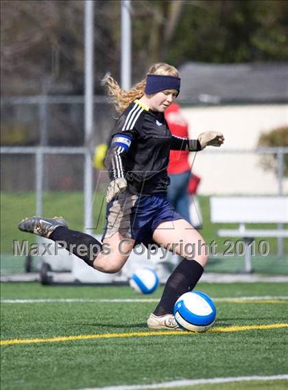 Thumbnail 2 in Pleasant Valley vs. Justin Siena (California Classic) photogallery.