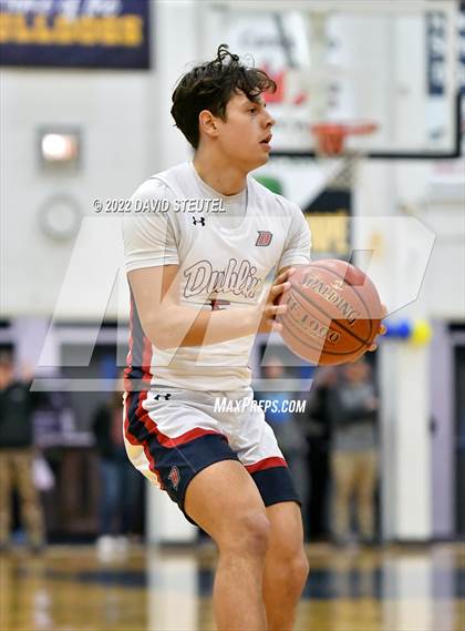 Thumbnail 2 in Oakland Tech vs. Dublin (Gridley Invitational) photogallery.