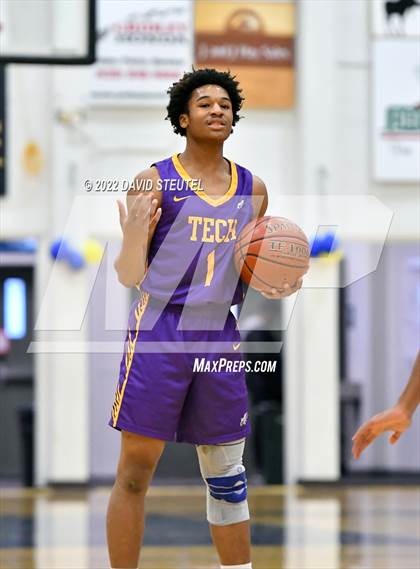 Thumbnail 2 in Oakland Tech vs. Dublin (Gridley Invitational) photogallery.