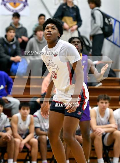 Thumbnail 2 in Oakland Tech vs. Dublin (Gridley Invitational) photogallery.