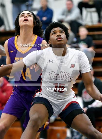 Thumbnail 1 in Oakland Tech vs. Dublin (Gridley Invitational) photogallery.