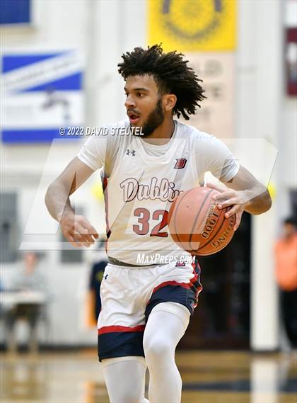 Thumbnail 2 in Oakland Tech vs. Dublin (Gridley Invitational) photogallery.