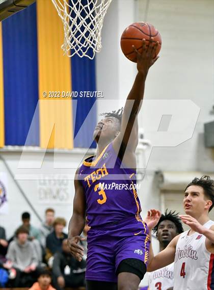 Thumbnail 1 in Oakland Tech vs. Dublin (Gridley Invitational) photogallery.