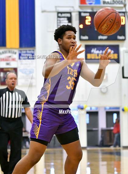 Thumbnail 2 in Oakland Tech vs. Dublin (Gridley Invitational) photogallery.