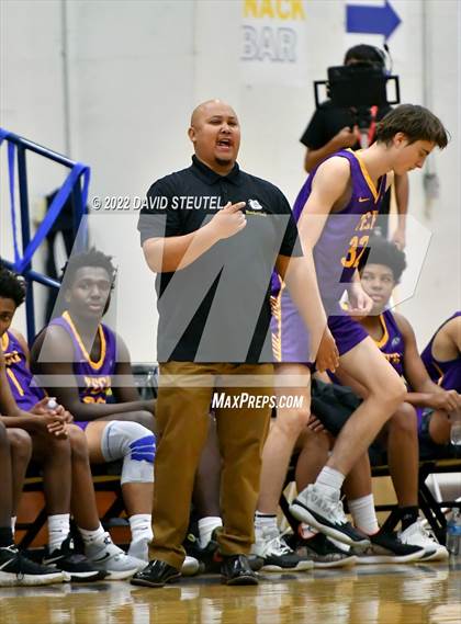 Thumbnail 2 in Oakland Tech vs. Dublin (Gridley Invitational) photogallery.