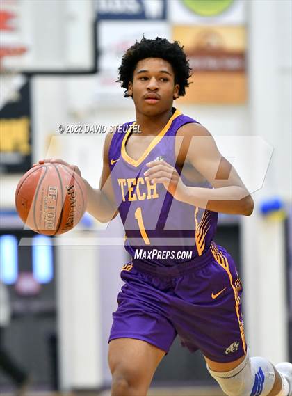 Thumbnail 1 in Oakland Tech vs. Dublin (Gridley Invitational) photogallery.