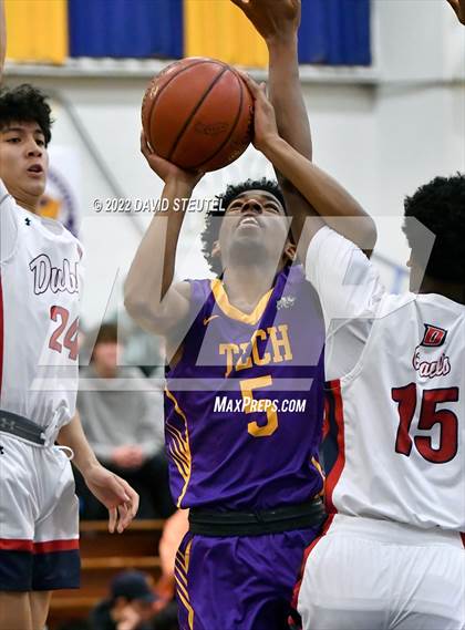 Thumbnail 2 in Oakland Tech vs. Dublin (Gridley Invitational) photogallery.