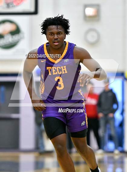 Thumbnail 2 in Oakland Tech vs. Dublin (Gridley Invitational) photogallery.