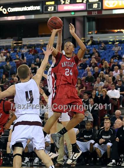 Thumbnail 3 in Antelope vs. Woodcreek (CIF SJS D2 Playoffs) photogallery.