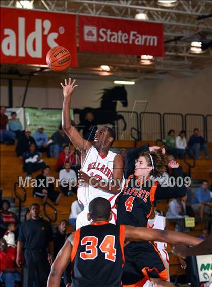 Thumbnail 2 in La Porte vs. Bellaire (McDonalds Texas Invitational) photogallery.