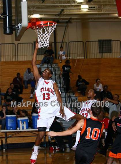 Thumbnail 2 in La Porte vs. Bellaire (McDonalds Texas Invitational) photogallery.