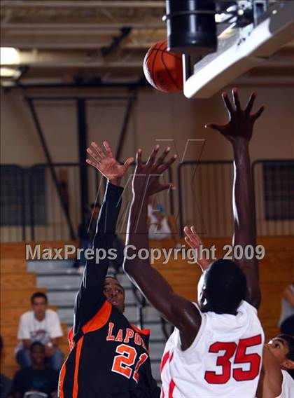 Thumbnail 2 in La Porte vs. Bellaire (McDonalds Texas Invitational) photogallery.
