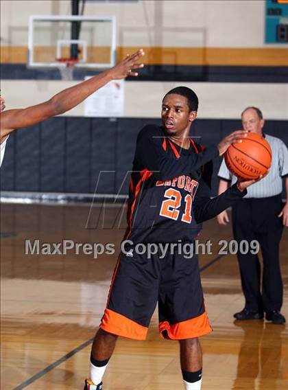 Thumbnail 1 in La Porte vs. Bellaire (McDonalds Texas Invitational) photogallery.