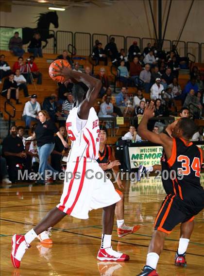 Thumbnail 2 in La Porte vs. Bellaire (McDonalds Texas Invitational) photogallery.