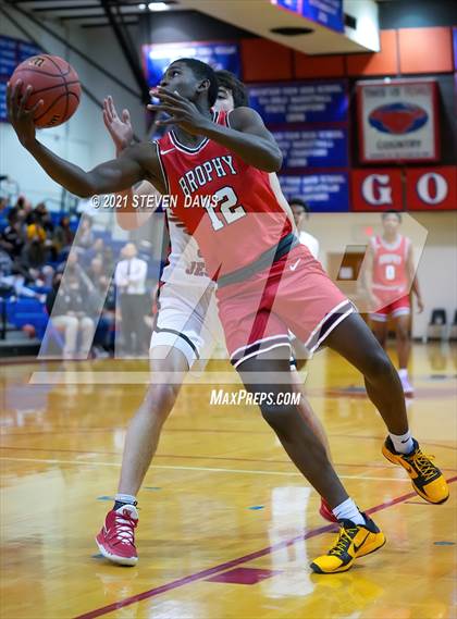 Thumbnail 2 in Regis Jesuit vs. Brophy College Prep photogallery.