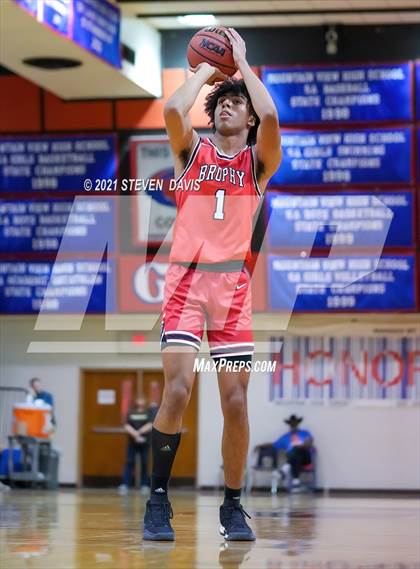 Thumbnail 2 in Regis Jesuit vs. Brophy College Prep photogallery.