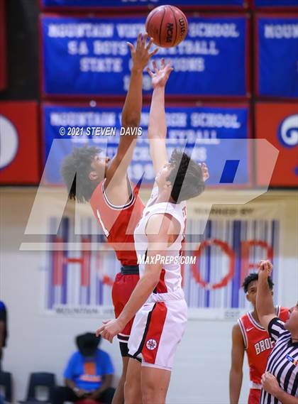 Thumbnail 2 in Regis Jesuit vs. Brophy College Prep photogallery.