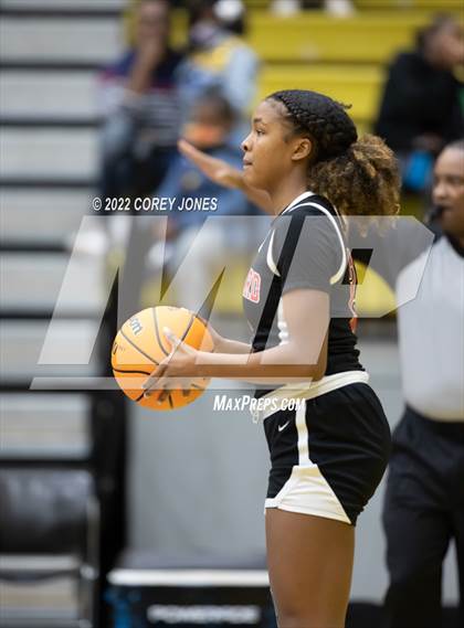 Thumbnail 3 in Woodward Academy vs Warner Robins (GHSA 5A Final Four Playoff) photogallery.