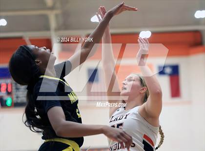 Thumbnail 3 in Grand Saline vs Malakoff photogallery.