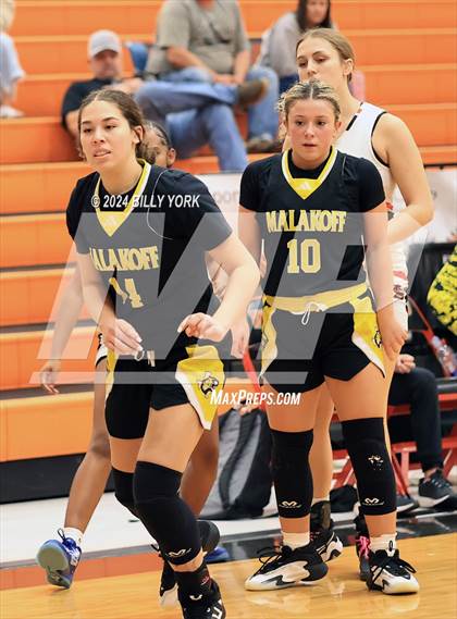 Thumbnail 1 in Grand Saline vs Malakoff photogallery.