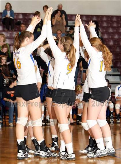 Thumbnail 3 in Alamo Heights vs. Hutto photogallery.
