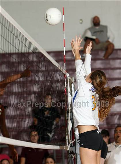 Thumbnail 1 in Alamo Heights vs. Hutto photogallery.
