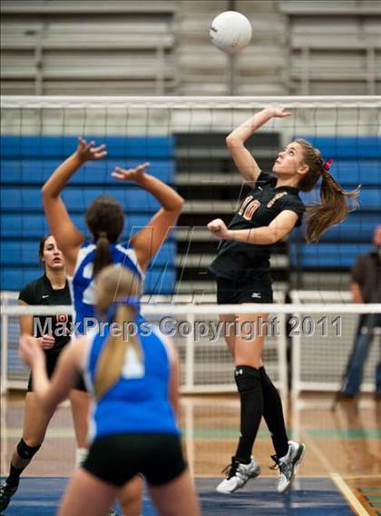 Thumbnail 3 in Exeter-West Greenwich vs. Cumberland (RIIL D2 Final) photogallery.