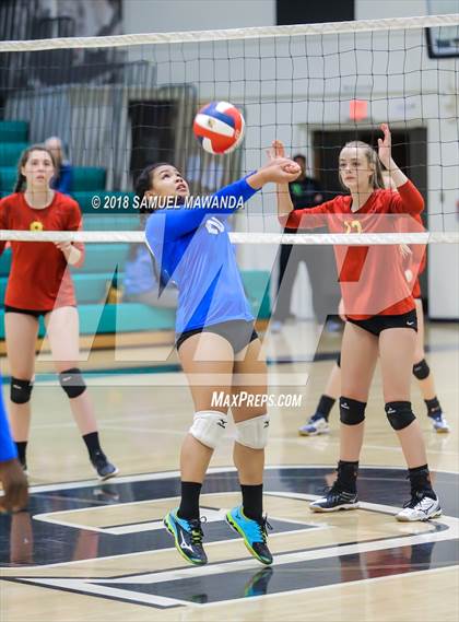 Thumbnail 2 in El Camino Real vs Mammoth (CIF State D5 Regional Semifinal) photogallery.