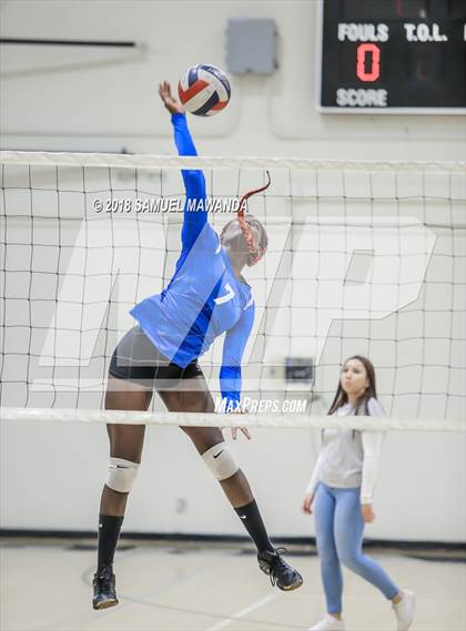Thumbnail 3 in El Camino Real vs Mammoth (CIF State D5 Regional Semifinal) photogallery.